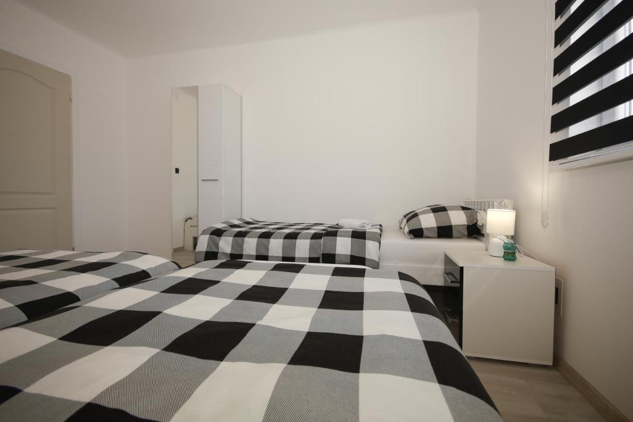 Apartments Sweet Home Otocac Bagian luar foto