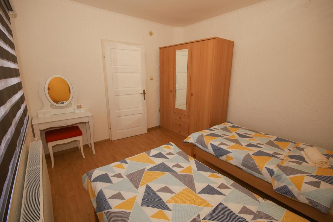 Apartments Sweet Home Otocac Bagian luar foto