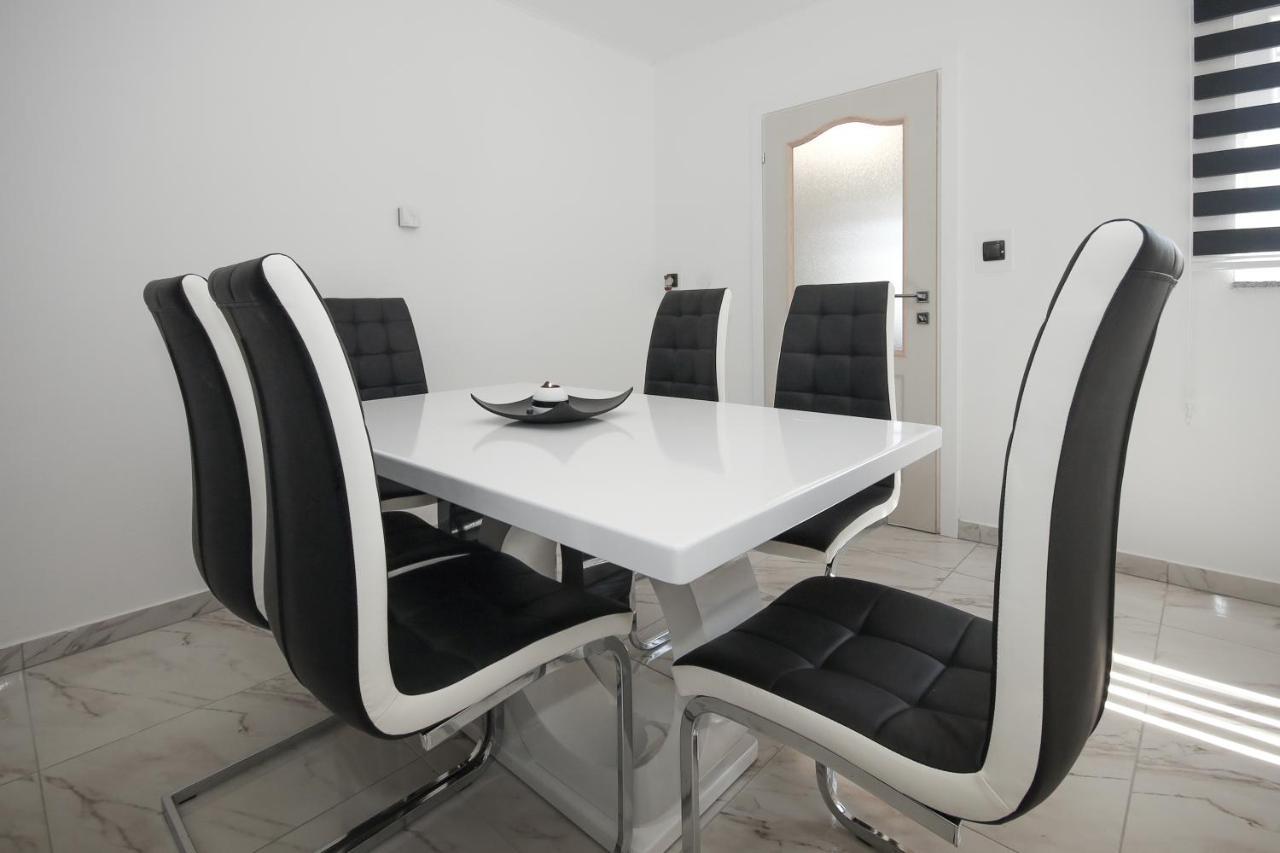 Apartments Sweet Home Otocac Bagian luar foto