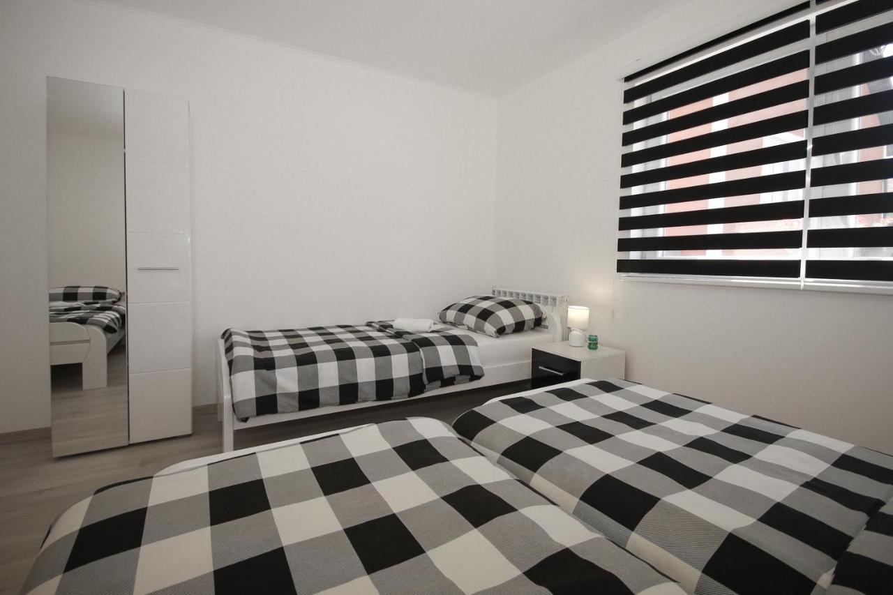 Apartments Sweet Home Otocac Bagian luar foto