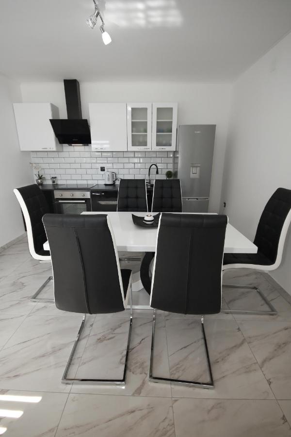 Apartments Sweet Home Otocac Bagian luar foto
