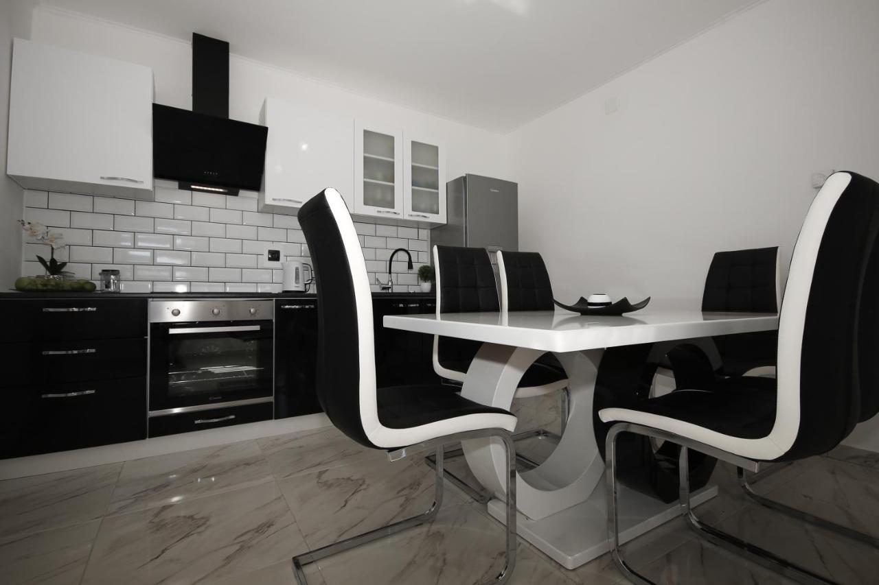Apartments Sweet Home Otocac Bagian luar foto