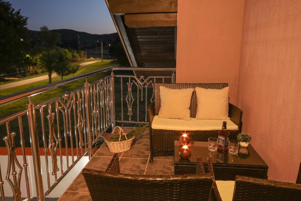 Apartments Sweet Home Otocac Bagian luar foto